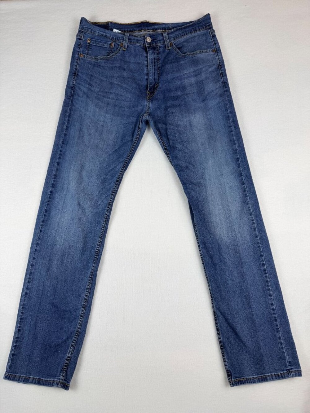 Levis Mens Medium Wash Denim Jeans Size 32 Straight Fit Classic Style
